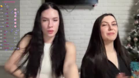 Snapshot of your_sweet_angel_ chatting on 01.25.25 Mia  online show from 01.25.25