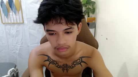 Snapshot of yourasian_eric chatting on 05.31.26 yourasian_eric online show from 05.31.26