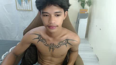 Snapshot of yourasian_eric chatting on 06.13.26 yourasian_eric online show from 06.13.26