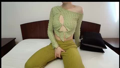 Snapshot of yourbaby85 chatting on 10.19.25 Jo online show from 10.19.25