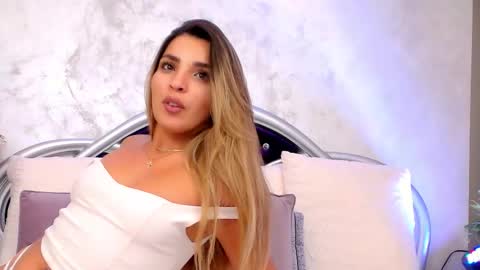 Snapshot of yourdirtyyangel chatting on 09.22.25 Alicia online show from 09.22.25
