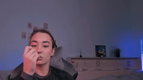 Snapshot of yourfitoviolett chatting on 10.10.25 violett online show from 10.10.25