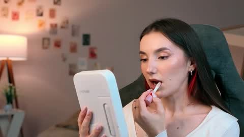 Chloe online show from 10.14.25