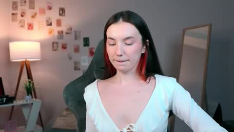 Chloe online show from 10.20.25