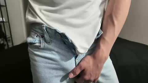 Snapshot of yourguuy21 chatting on 12.19.25 yourguuy21 online show from 12.19.25