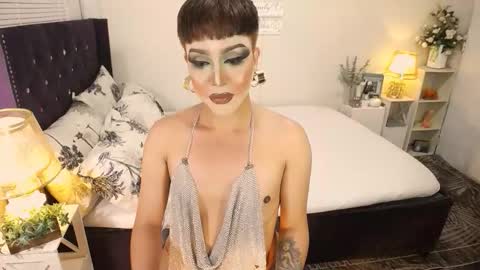 Snapshot of yourlivingonurdream chatting on 10.18.25 --               online show from 10.18.25