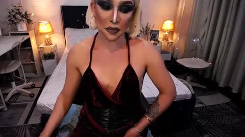 Snapshot of yourlivingonurdream chatting on 07.17.26 -- online show from 07.17.26