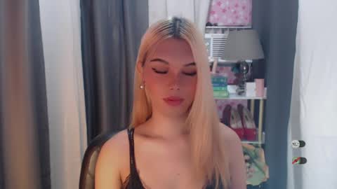 Snapshot of yourlovekylie chatting on 06.29.26 KYLIE MORE online show from 06.29.26