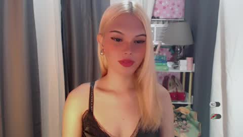 Snapshot of yourlovekylie chatting on 07.11.26 KYLIE MORE online show from 07.11.26