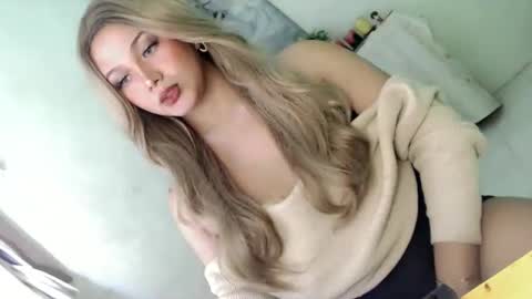 Snapshot of yourlovingpearl chatting on 03.08.26 PEARL online show from 03.08.26