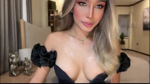 Snapshot of yourlovingpearlita1000 chatting on 11.07.25 Pearl online show from 11.07.25