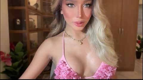 Snapshot of yourlovingpearlita1000 chatting on 01.12.26 Pearl online show from 01.12.26