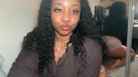 Snapshot of yourmommysilk chatting on 03.23.26 YOURMOMMY online show from 03.23.26