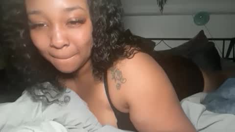 Snapshot of yourmommysilk chatting on 03.27.26 YOURMOMMY online show from 03.27.26