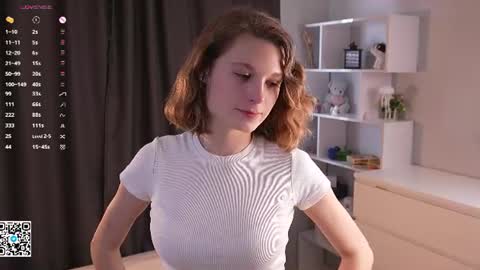Snapshot of yourmuseee chatting on 06.17.26 Sonya online show from 06.17.26