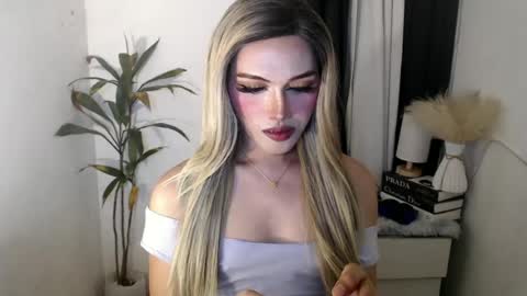 TIFFANY SUCKING QUEEN online show from 06.11.26