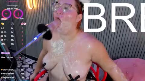 Snapshot of yourpretty_chloe chatting on 02.01.26 CHLOE online show from 02.01.26