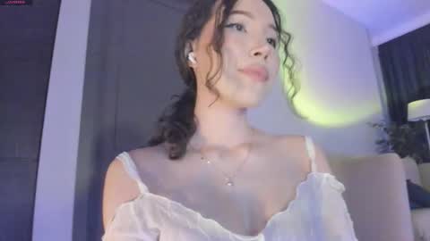 Snapshot of yours_meyy chatting on 11.21.25 youre meyy online show from 11.21.25