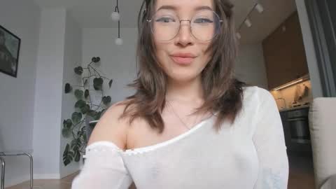 Snapshot of yours_meyy chatting on 03.31.26 youre meyy online show from 03.31.26