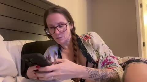 yourstrulylivy online show from 01.04.25