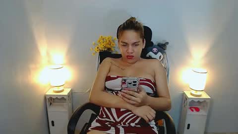 Snapshot of yoursweetangelxxx chatting on 02.05.25 YourDreamgirl  online show from 02.05.25