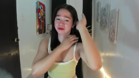 Snapshot of yourtinybunny chatting on 10.23.25 yourtinybunny online show from 10.23.25