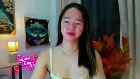 Snapshot of yourtinybunny chatting on 12.17.25 yourtinybunny online show from 12.17.25