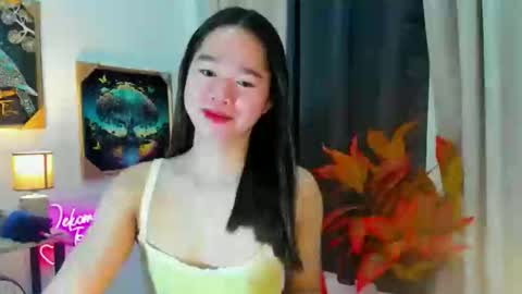 Snapshot of yourtinybunny chatting on 12.19.25 yourtinybunny online show from 12.19.25