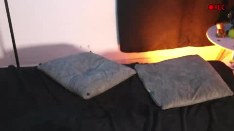 Bella- Independert Model online show from 04.23.26