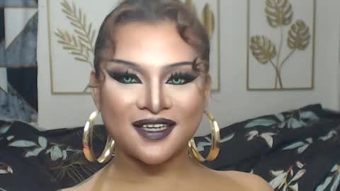 Snapshot of yourtrannyqueenxxx chatting on 05.11.26 Anastacia Grey online show from 05.11.26