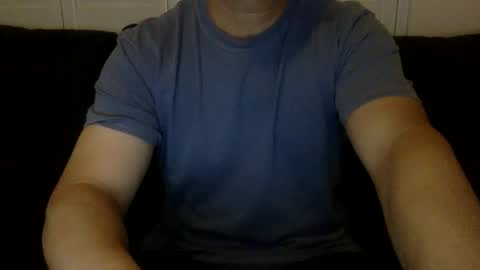 Snapshot of yque2 chatting on 11.24.25 yque online show from 11.24.25