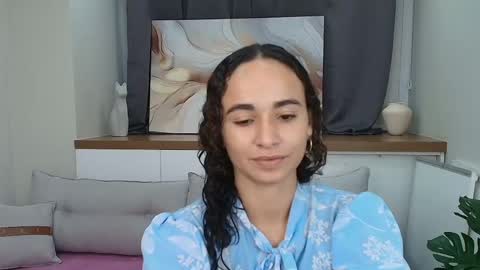 Snapshot of ysenne_josse chatting on 05.20.26 Ysenne online show from 05.20.26