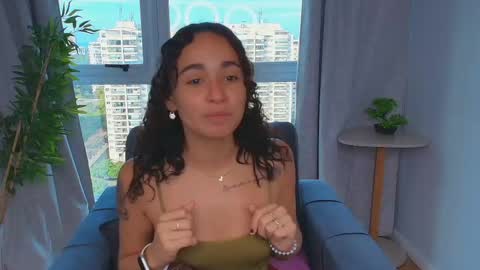 Snapshot of ysenne_josse chatting on 05.23.26 Ysenne online show from 05.23.26