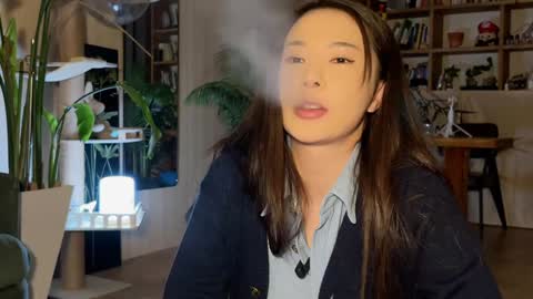 Snapshot of yuanlili chatting on 11.27.25 lili online show from 11.27.25