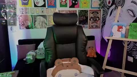    rawr   Anne Independent model      online show from 03.25.26