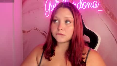Snapshot of yuli_cardona_ chatting on 10.22.25 Yuliet online show from 10.22.25