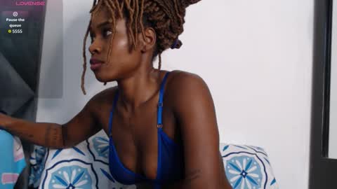 Snapshot of yuliana_miiller chatting on 10.23.25 YulianaIndependent online show from 10.23.25