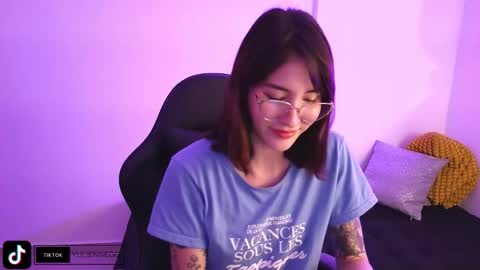 Snapshot of yulienne chatting on 11.19.25 Yulienne online show from 11.19.25