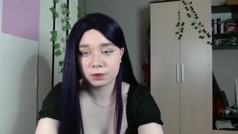 Snapshot of yuly_soft chatting on 12.15.25 Eva online show from 12.15.25