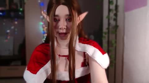 Snapshot of yuly_soft chatting on 12.22.25 Eva online show from 12.22.25