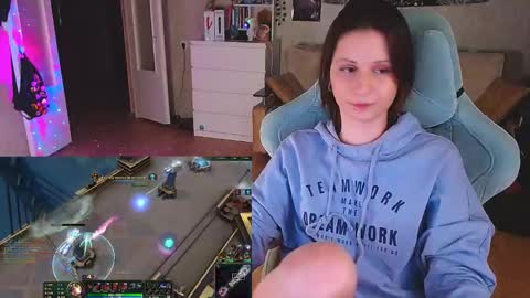 Snapshot of yum_neko_chan chatting on 12.03.24 Kris online show from 12.03.24