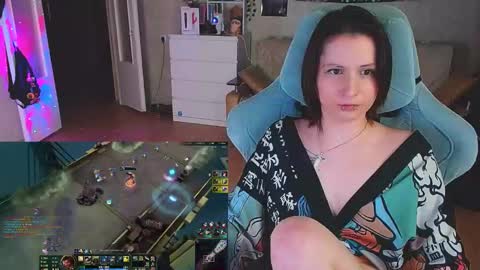 Snapshot of yum_neko_chan chatting on 12.06.24 Kris online show from 12.06.24