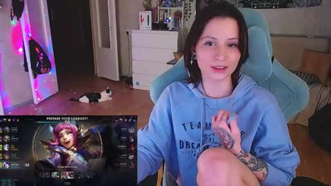 Snapshot of yum_neko_chan chatting on 01.09.25 Kris online show from 01.09.25