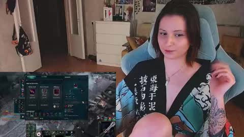 Snapshot of yum_neko_chan chatting on 01.16.25 Kris online show from 01.16.25