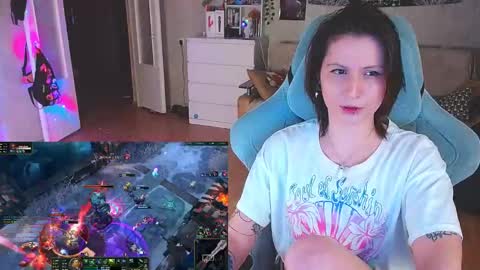 Snapshot of yum_neko_chan chatting on 01.21.25 Kris online show from 01.21.25