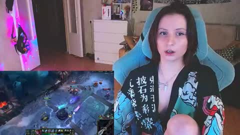 Snapshot of yum_neko_chan chatting on 01.22.25 Kris online show from 01.22.25