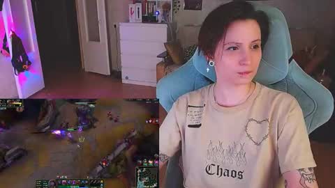 Snapshot of yum_neko_chan chatting on 02.06.25 Kris online show from 02.06.25