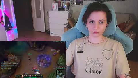 Snapshot of yum_neko_chan chatting on 02.09.25 Kris online show from 02.09.25