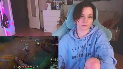 Snapshot of yum_neko_chan chatting on 02.11.25 Kris online show from 02.11.25