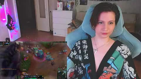 Snapshot of yum_neko_chan chatting on 02.19.25 Kris online show from 02.19.25